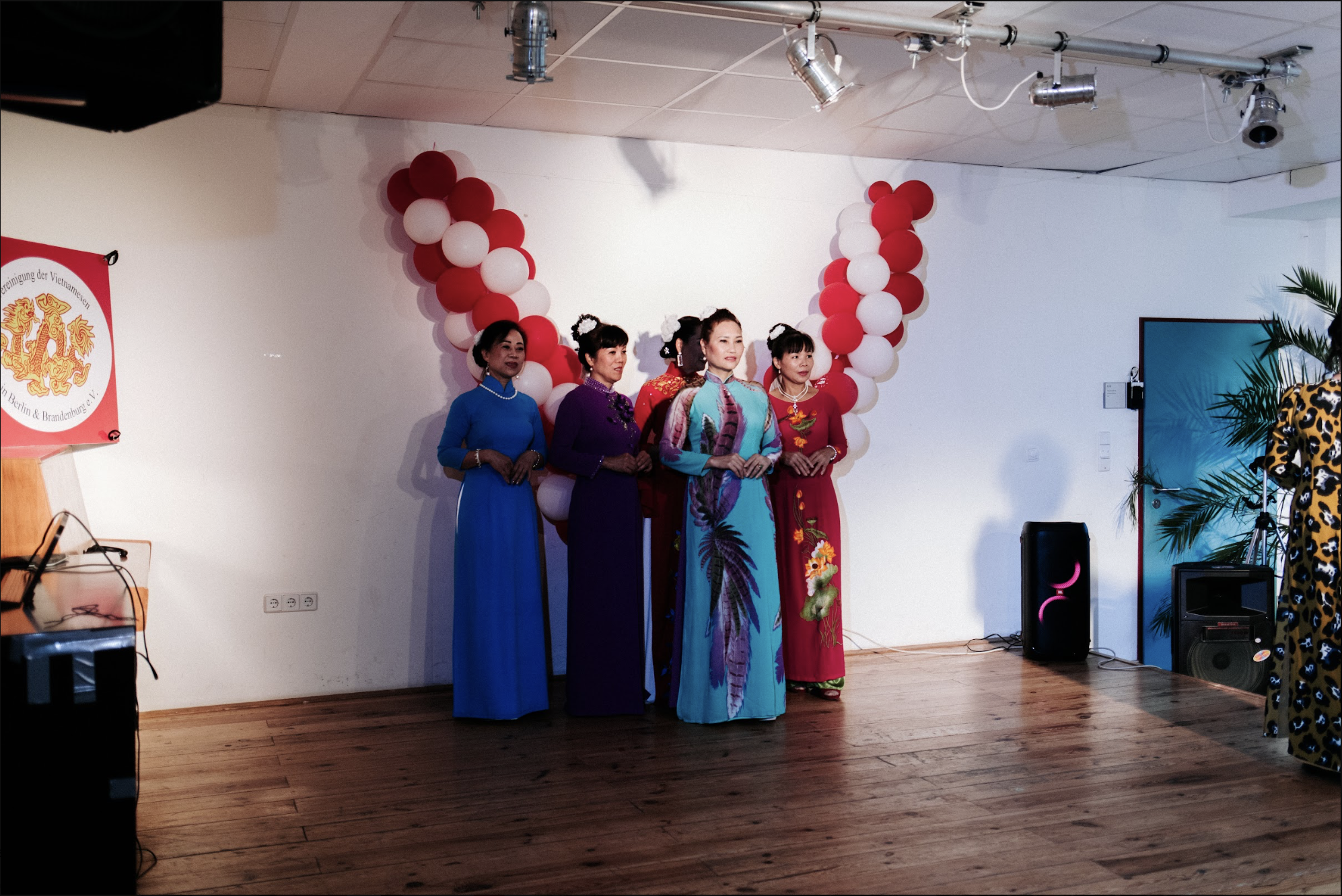 Viet Community - Image 18